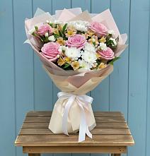 Букет цветов из:  Гвоздики, Орхидеи и Розы в Марьино Курской области