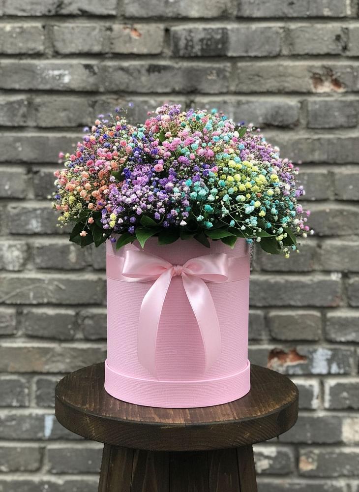 Цветочная композиция из Гипсофила и Розы в шляпной коробке в Марьино Курской области