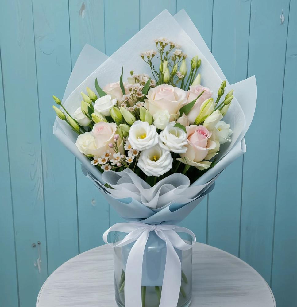 Букет цветов из: Розы и Лизиантусы в Марьино Курской области