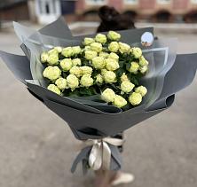 Букет Белые кустовые розы Солинеро в Марьино Курской области