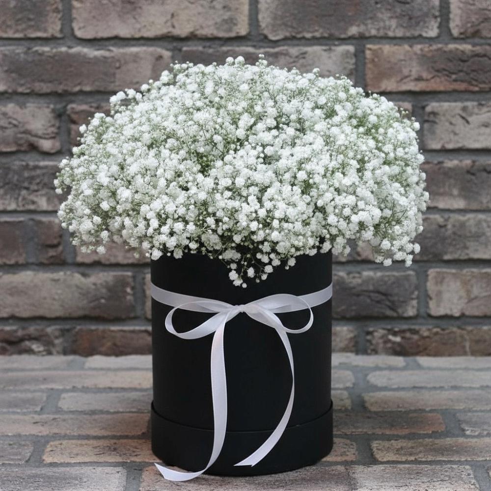 Цветочная композиция из Гипсофила в шляпной коробке в Марьино Курской области