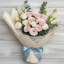 Букет цветов из:  Лизиантусы в Марьино Курской области