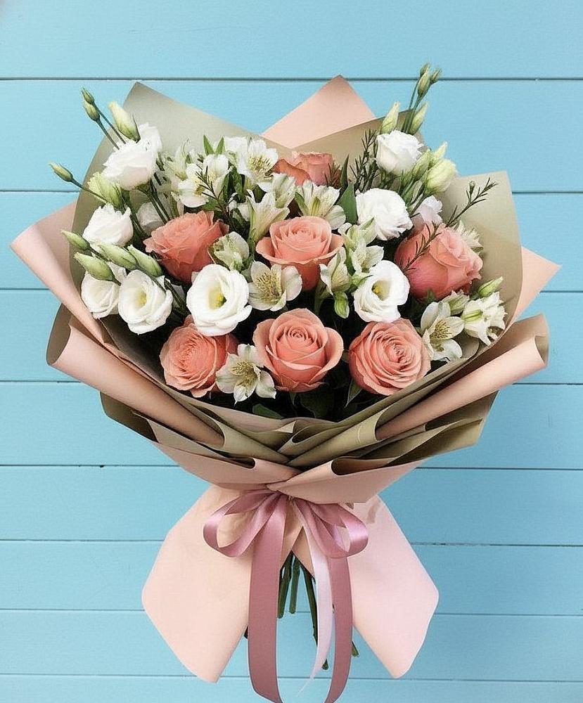 Букет цветов из: Розы, Альстромерии и Лизиантусы в Марьино Курской области