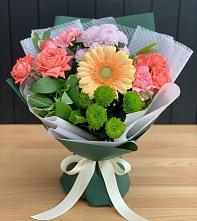 Букет цветов из:  Гвоздики, Розы, Герберы и Хризантемы #REPLACE_PRED# Марьино Курской области