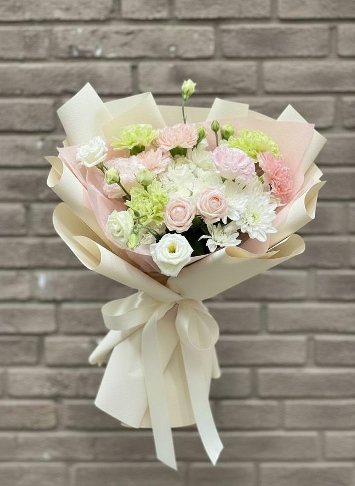 Букет цветов из: Гвоздики, Розы, Лизиантусы и Хризантемы в Марьино Курской области