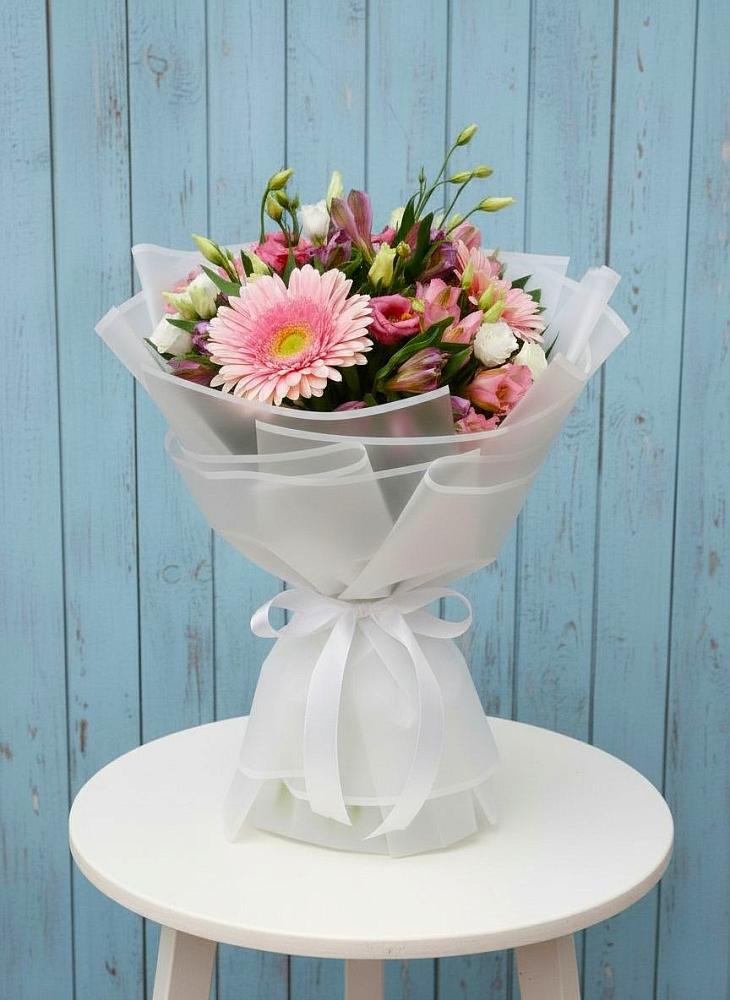 Букет цветов из: Герберы, Альстромерии и Лизиантусы в Марьино Курской области