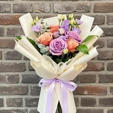 Букет цветов из:  Лизиантусы и Розы в Марьино Курской области