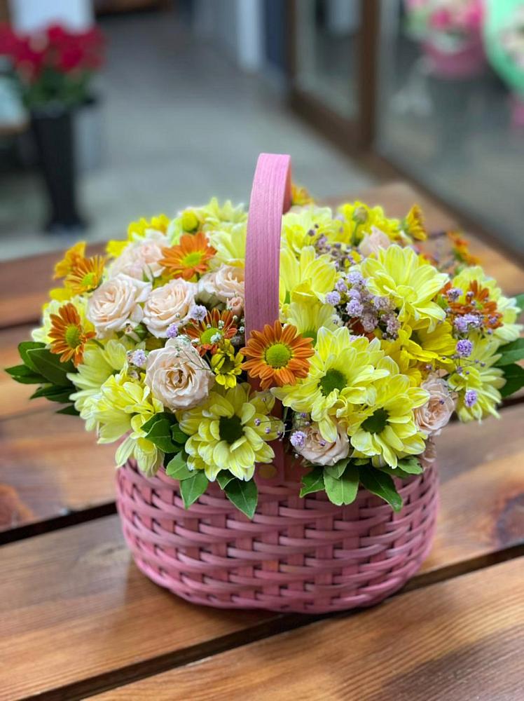 Цветочная композиция из Хризантемы и Розы в корзине в Марьино Курской области