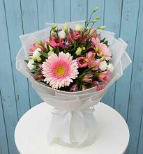 Букет цветов из:  Герберы, Альстромерии и Лизиантусы в Марьино Курской области