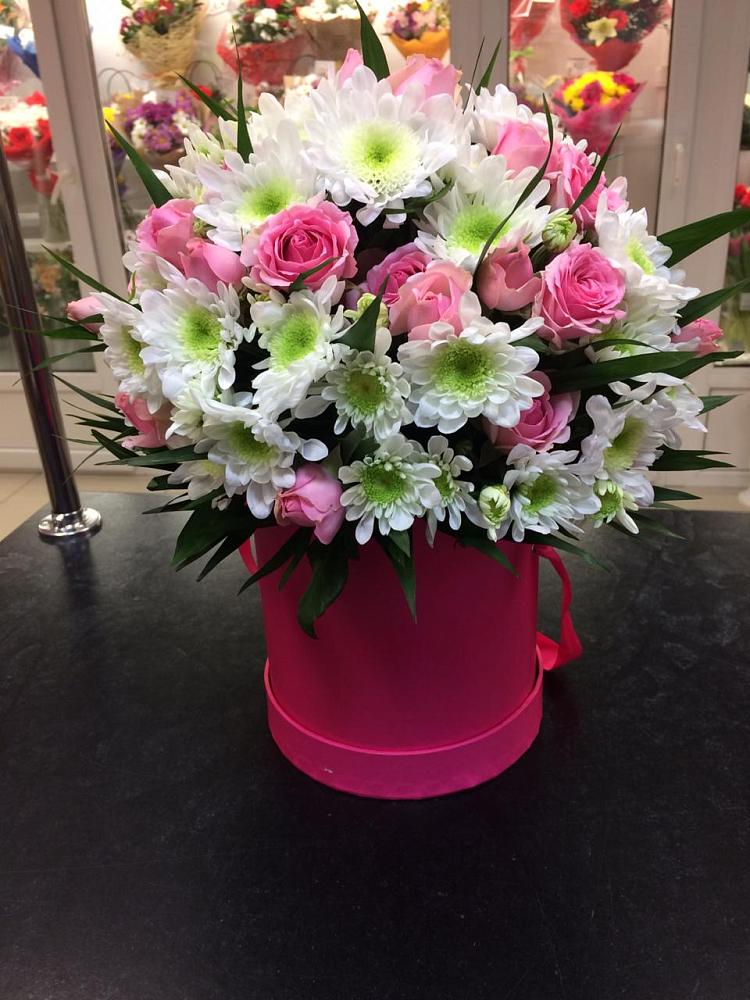 Цветочная композиция из Розы и Хризантемы в шляпной коробке в Марьино Курской области