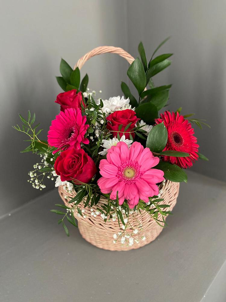 Цветочная композиция из Розы, Хризантемы и Герберы в корзине в Марьино Курской области