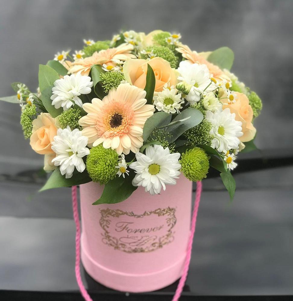 Цветочная композиция из Розы, Герберы и Хризантемы в шляпной коробке в Марьино Курской области